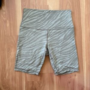 Lululemon Athletica Light Green & Gray Zebra Print Women Shorts